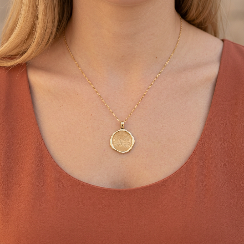 Gold Small Retro Seal Pendant