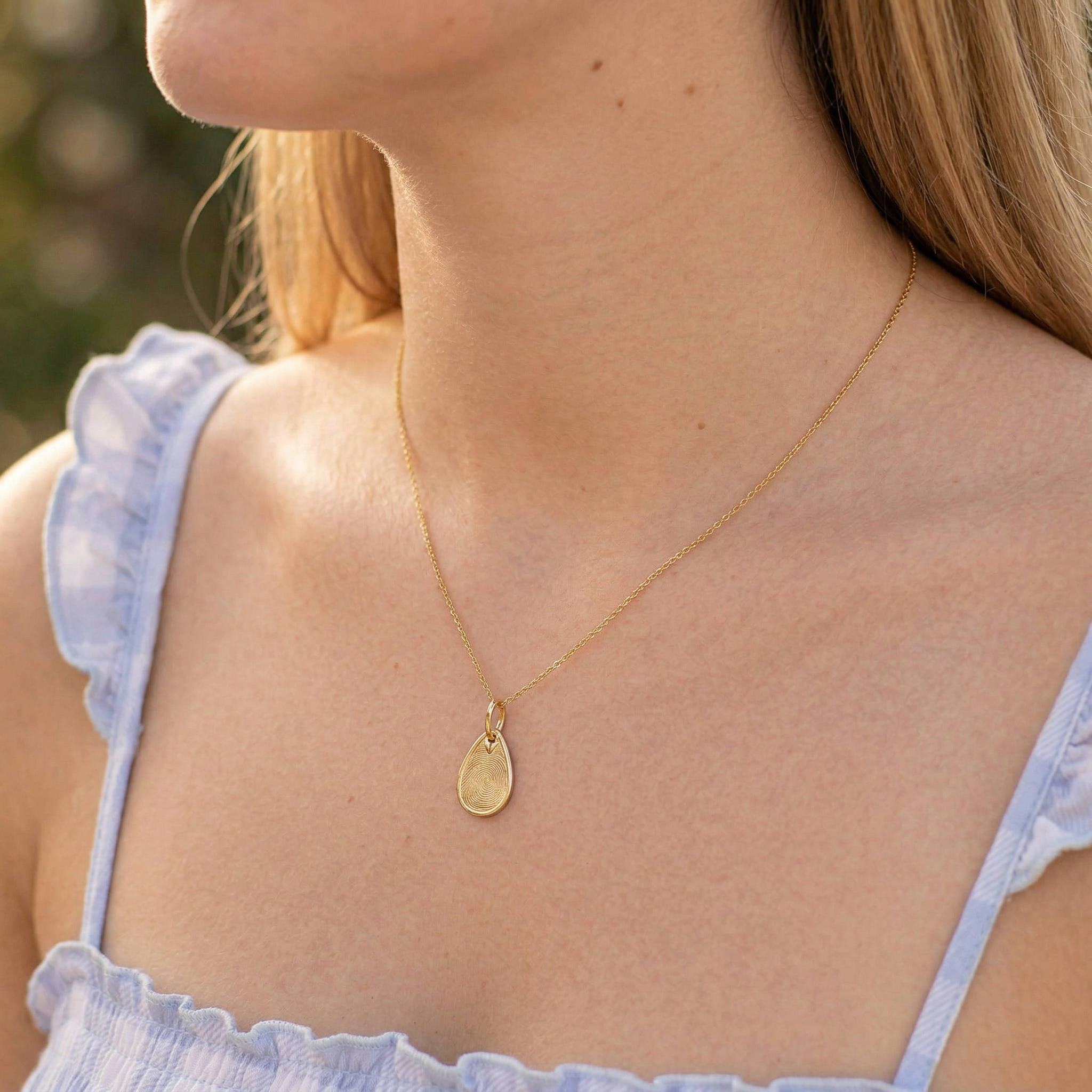 Seal Teardrop Necklace – Gold-Plated