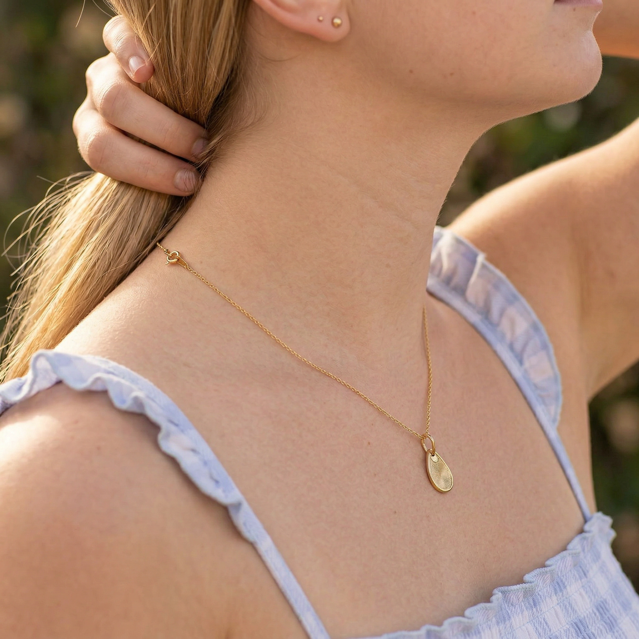 Seal Teardrop Necklace – Gold-Plated