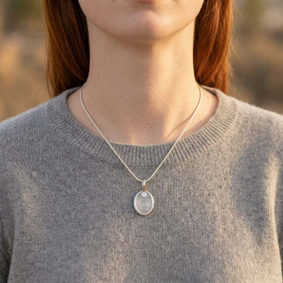 Pure Oval Pendant – Silver