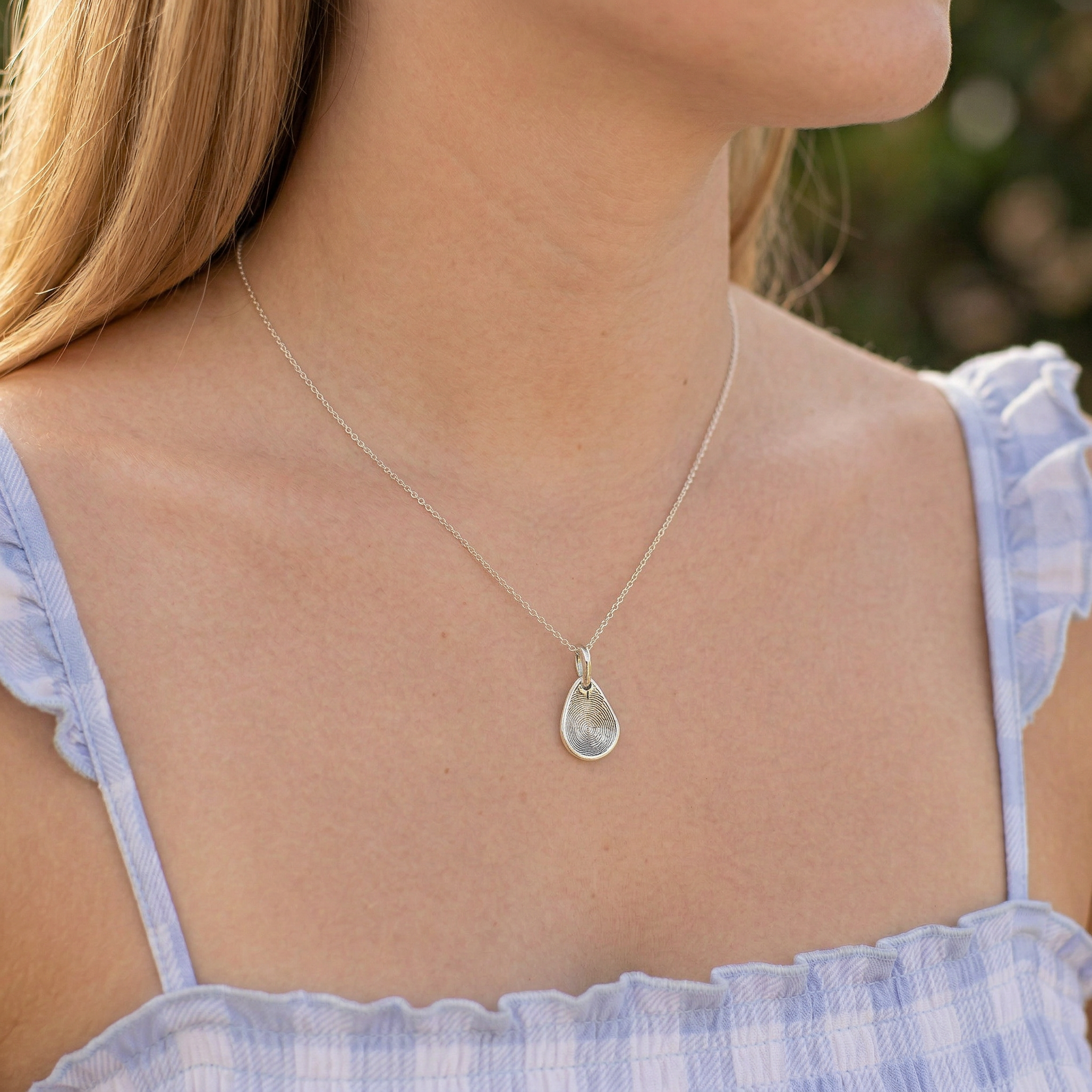 Seal Teardrop Necklace – Silver