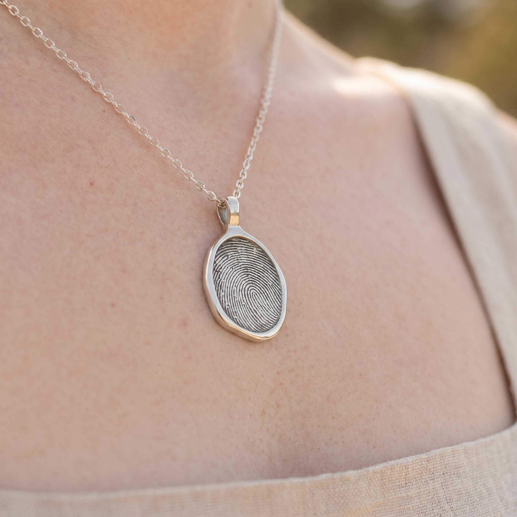 Large Retro Seal Pendant – Silver