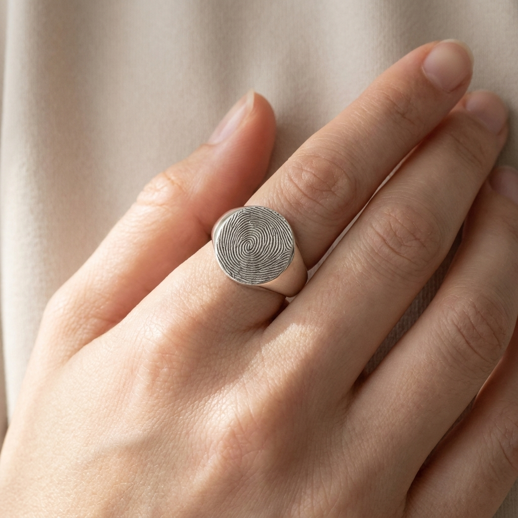 Round Signet Fingerprint Ring – Silver